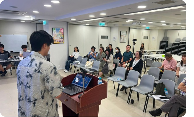 香港教育工作者聯會 Vibe Coding 分享會現場：講者向與會教師分享案例
